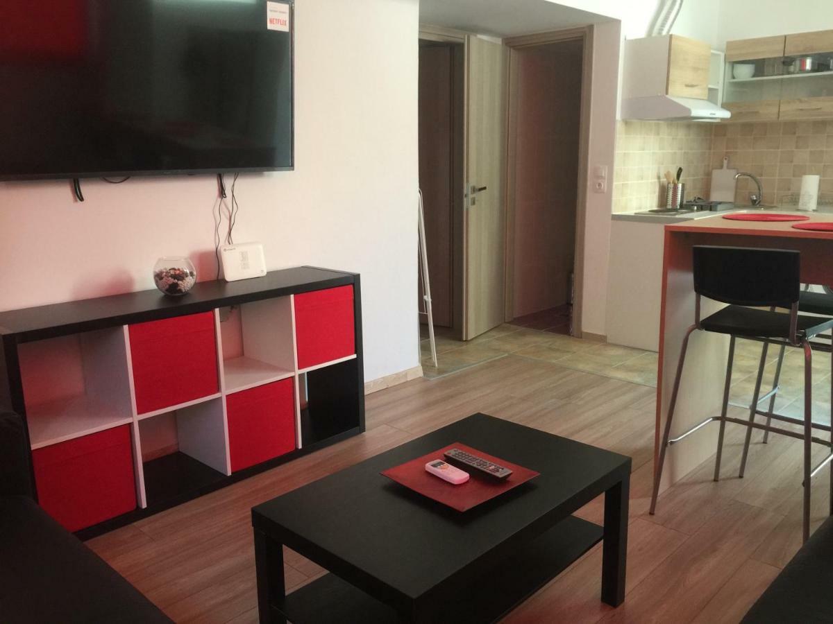Loutraki Hostel ภายนอก รูปภาพ