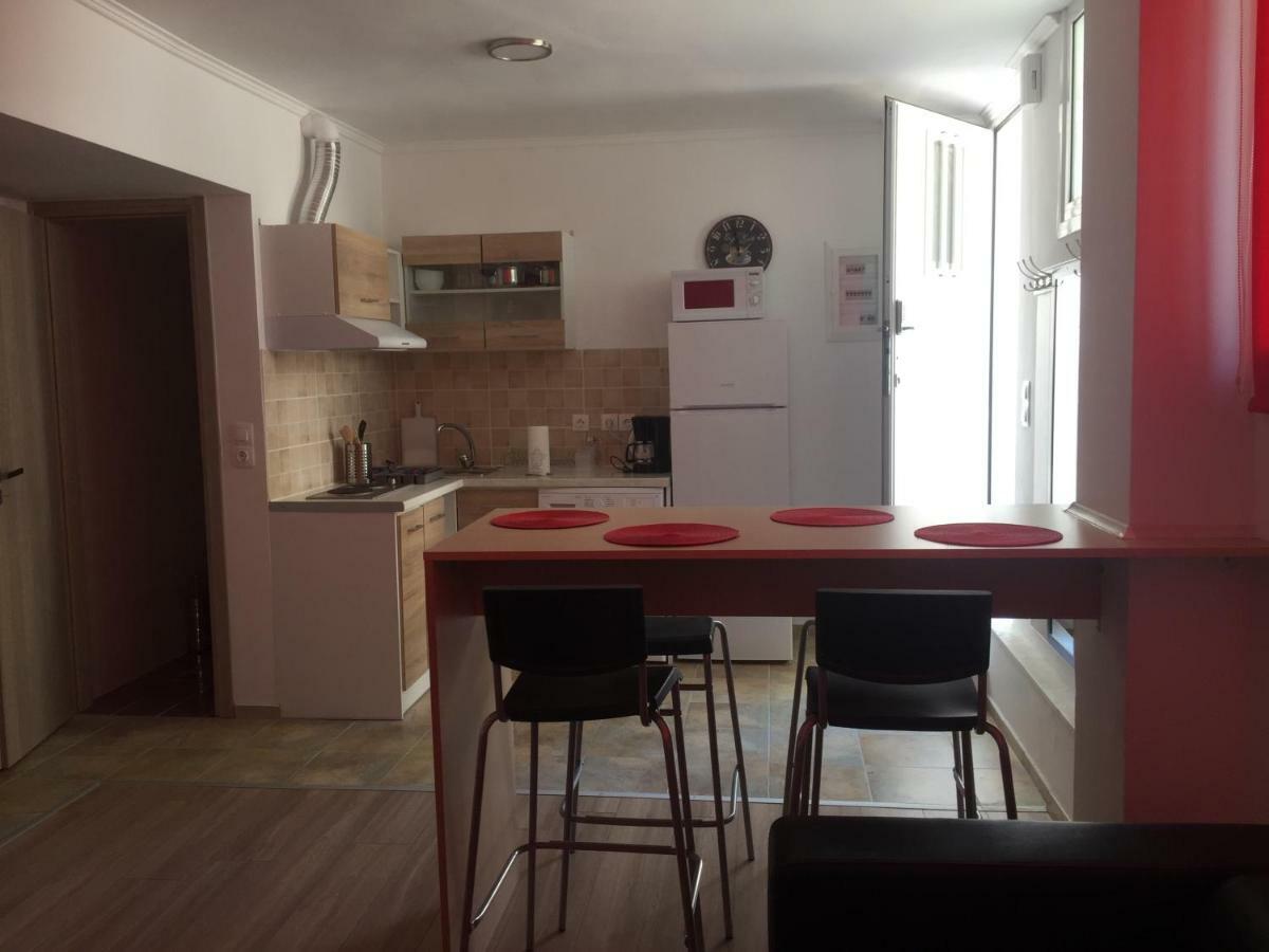Loutraki Hostel ภายนอก รูปภาพ